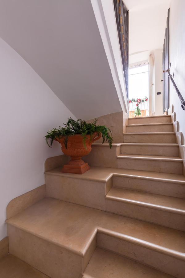 Residenza Partanna By Napoliapartments Bagian luar foto